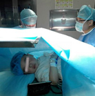 福州医生哄娃走红：手术娱乐两不误