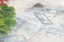 邻居怒砸玻璃窗 民警出面解纠纷