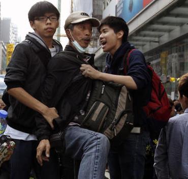 &ldquo;占中&rdquo;发起人黄之锋等再被检控 涉罪或被判入狱