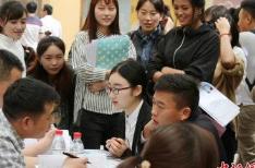 人社部回应民生热点：养老金是每人都涨5.5%吗？