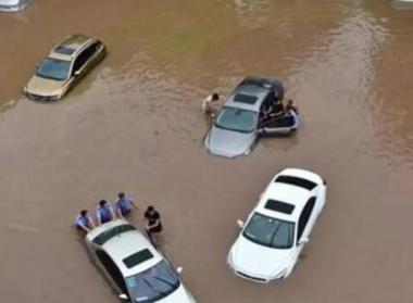 南方多省遭暴雨 中国气象局进入四级应急状态
