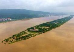 长江1号洪水来袭：湘江超历史水位 党员武警一线抗洪