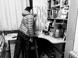 老人在家穿棉服 暖气不热供暖物业该谁负责？