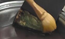 跨国诈骗团伙设&ldquo;洗钱&rdquo;骗局：&ldquo;神奇药水&rdquo;骗女子65万