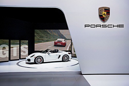 美女开保时捷高速上行骗 &ldquo;借&rdquo;走好心司机钱后失联