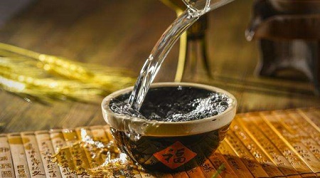 食品饮料板块短期遇冷 龙头企业估值优势显现