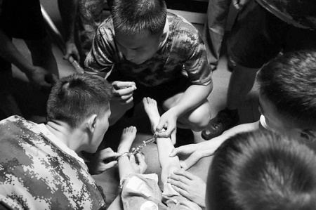 &ldquo;熊孩子&rdquo;学电视剧铐住双脚消防成功解救