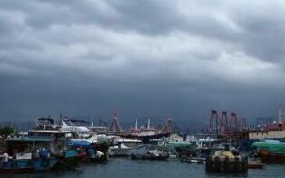 台风&ldquo;百里嘉&rdquo;今日登陆琼州海峡全线停航