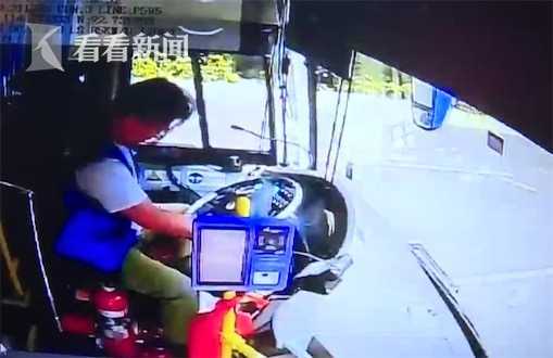 榜样！公交司机途中突发脑梗，他一个举动救下全车乘客