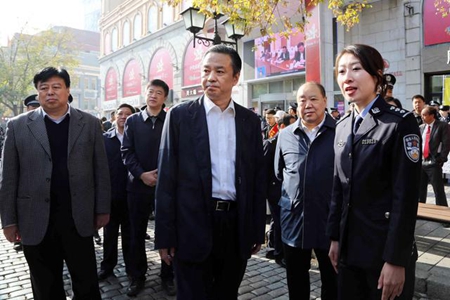 &ldquo;扫黑除恶&rdquo;哈尔滨市警察在行动 集中宣传备受市民关注