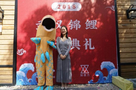 &ldquo;武汉锦鲤&rdquo;乘豪车现身，男友现场求婚双喜临门