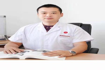 他为骨科患者倾注了一份爱的力量 &mdash;&mdash;记齐齐哈尔市中医医院(南院)骨伤一科马秉楠副主任