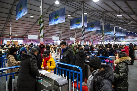 第20届哈尔滨冰雪大世界开园纳客