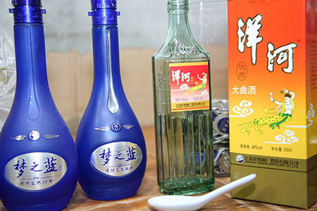 南通警方破获特大系列制售假酒案 查扣假酒千余箱