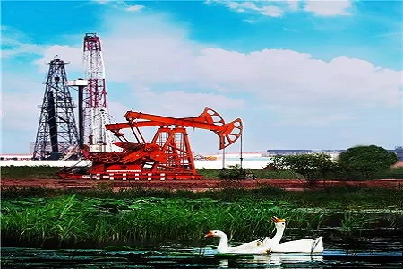 我国自主知识产权大型乙烯挤压造粒机组在大连量产