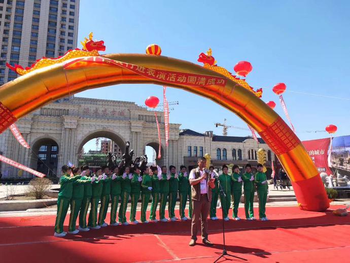 黑龙江：佳木斯万人同游三江杏花节