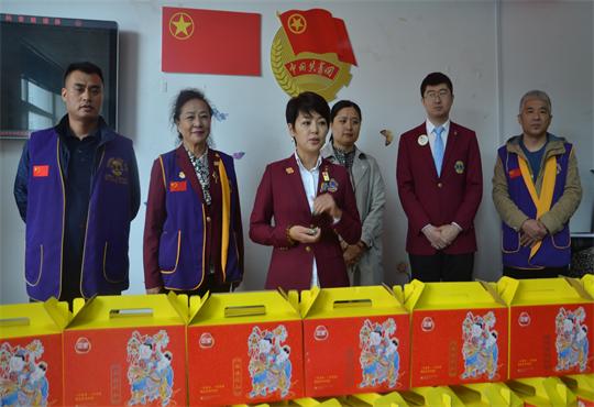 哈尔滨道外区松锅社区携手爱琴海团队开展&ldquo;精准助残、粽叶飘香&rdquo;活动