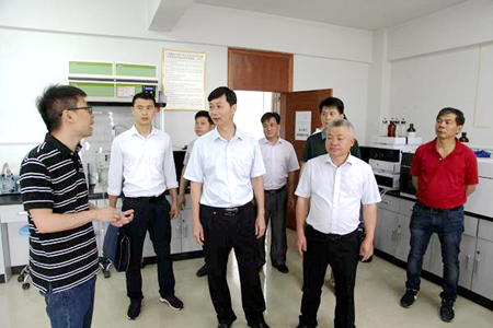 广西农业农村厅领导到广西特色作物研究院调研并作廉政教育专题讲座