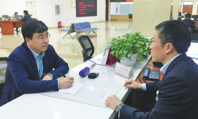 [黑龙江日报] 10项服务事项尽快实现&ldquo;网上办&rdquo;&mdash;&mdash;记者跟随哈尔滨市教育局局长深入窗口走流程