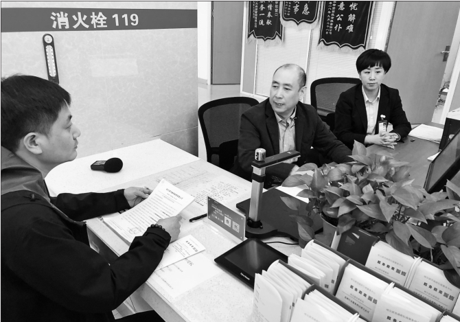 [黑龙江日报] 优化服务流程打通办事堵点&mdash;&mdash;哈尔滨市商务局局长&ldquo;走流程&rdquo;探寻最优路径