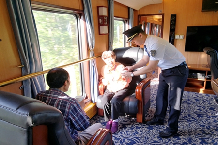 牢记使命 初心不改 &mdash;&mdash;记哈尔滨客运段北京车队&ldquo;雷锋班组&rdquo;车长郭庆文