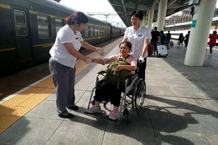 温馨旅途 爱心永驻 &mdash;&mdash;记大连铁路客运段客运二队几件事