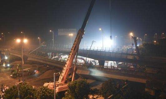 无锡高架桥侧翻事故致3死2伤 系运输车辆超载导致