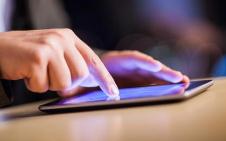 每天花4小时上网 银发流量带火&ldquo;专属APP&rdquo;