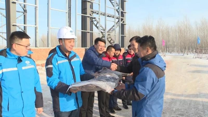 助力大项目建设 真情温暖职工心&mdash;&mdash;讷河市总工会为冬季施工现场工人送棉衣