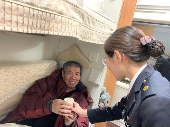 北京到沈阳之间：有一列飞驰的&ldquo;星级宾馆&rdquo;