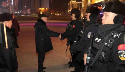 哈尔滨市公安局党委书记、局长刘亚洲同志检查除夕夜安保工作