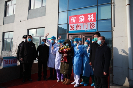 疫情动态| 黑龙江：双鸭山市首例确诊患者治愈出院