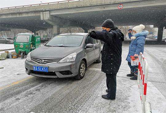 哈尔滨老民警陈人成执着坚守战&ldquo;疫&rdquo;情