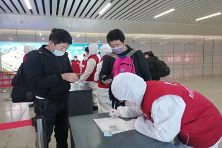 牡丹江青年志愿者坚守防控一线展现勇毅担当