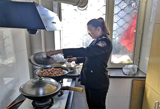 哈尔滨户籍警花李慧莹：在疫情防控一线绽放