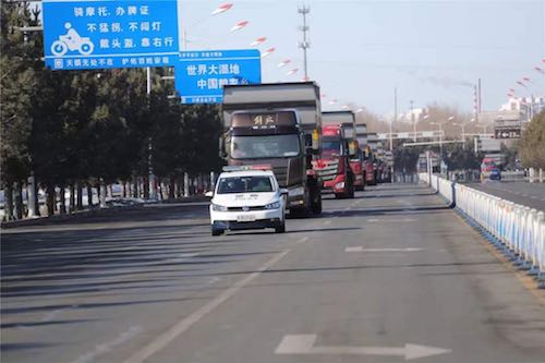 企业复工我护航 齐齐哈尔铁锋交警在行动