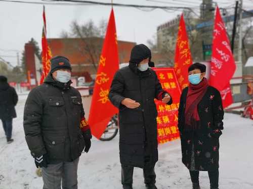 黑龙江佳木斯：守卡就是守民心 市委宣传部党员志愿者在行动