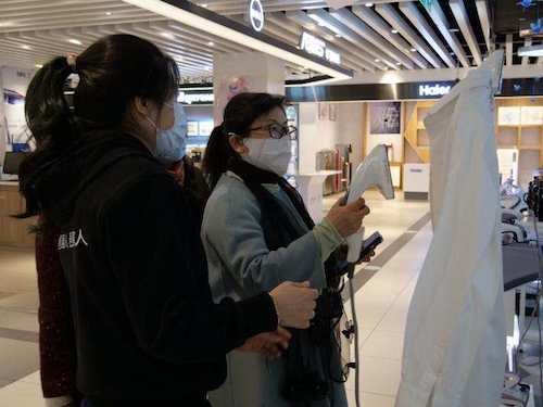 鹤岗：市直机关党员带头消费 助力经济复苏