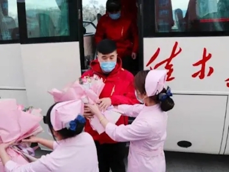 佳木斯：我们像英雄一样凯旋！