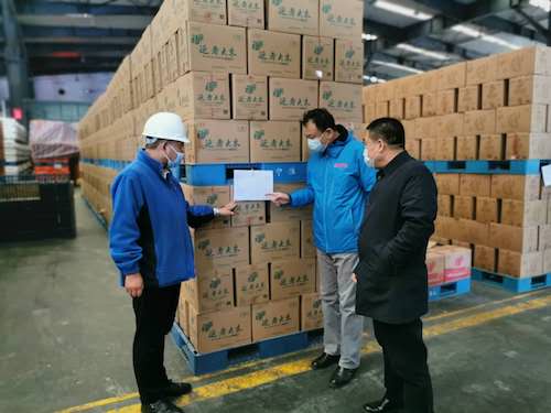 北粮南运  绥化公安局交通警察支队北林大队为绥化第一家央企加工企业保驾护航