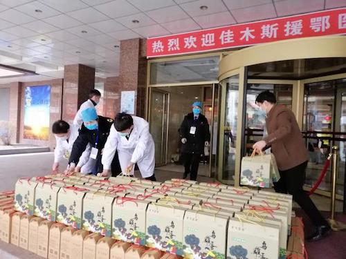 佳木斯:最新鲜的笨、乌鸡蛋献给抗疫归来的白衣勇士