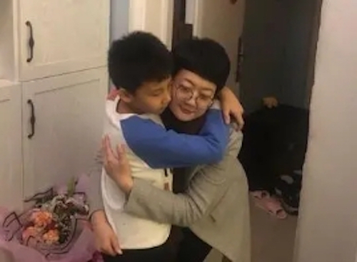 佳木斯：这一家，等待了14天的拥抱！