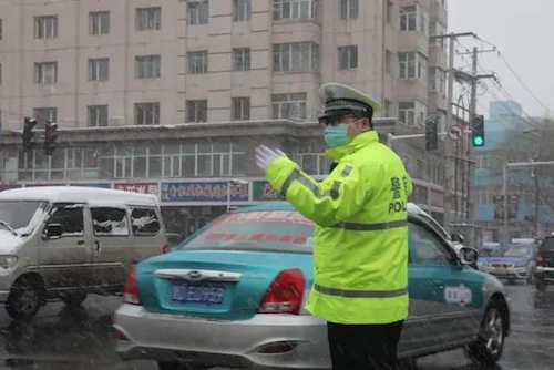 战疫情 斗风雪&mdash;&mdash;佳木斯公安民警守护城市安全