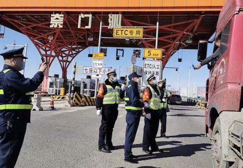 路警联动集中整治 齐齐哈尔市交警支队筑牢高速公路交通安全防线