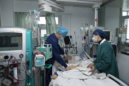 硬核担当！大庆油田总医院全力以赴紧急救治命悬一线的产妇母女三命