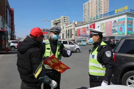 佳木斯整治摩托车违法 筑牢交通安全防线