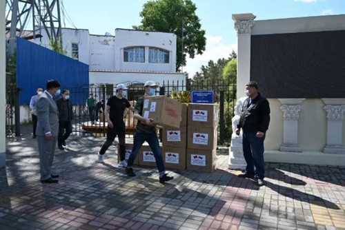 佳木斯市向俄萨哈共和国纽尔巴区捐赠20000只医用口罩
