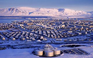 冰岛每对夫妻生育假长达9个月 还能拿80%工资