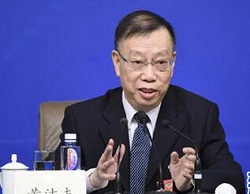 黄洁夫：医疗资源严重错配 2万多医院需"外科手术"