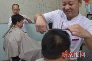 二月二龙抬头 顾客凌晨五点排队等理发